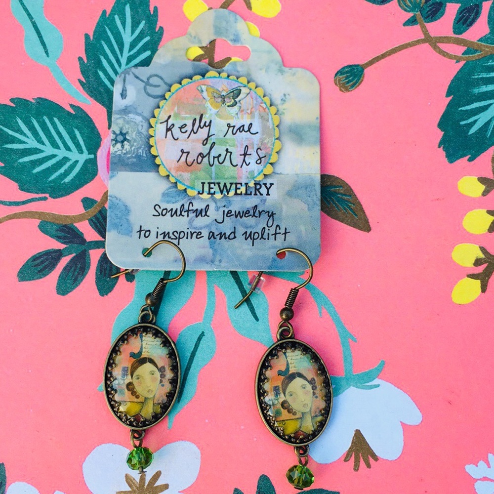 Kelly Rae Earrings - Picture 2 of 3
